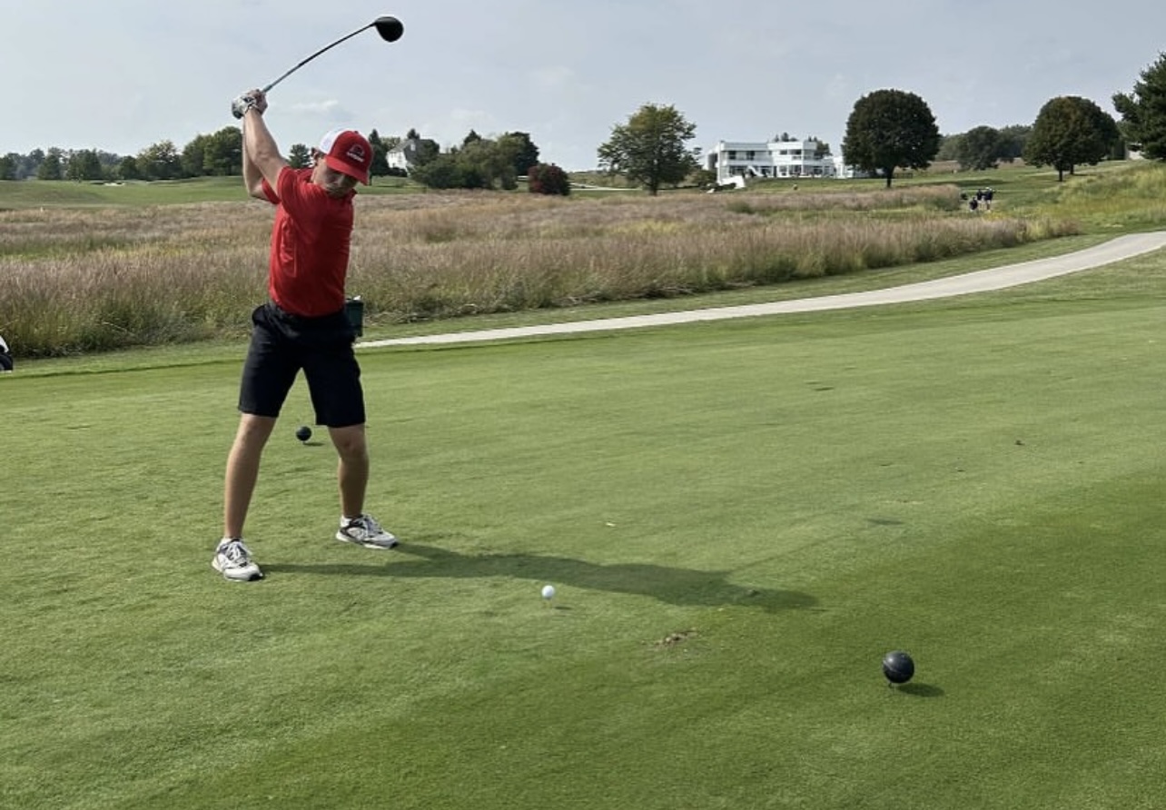 V-Hawks Compete at Duhawk Invitational, Two Finishers in Top-15