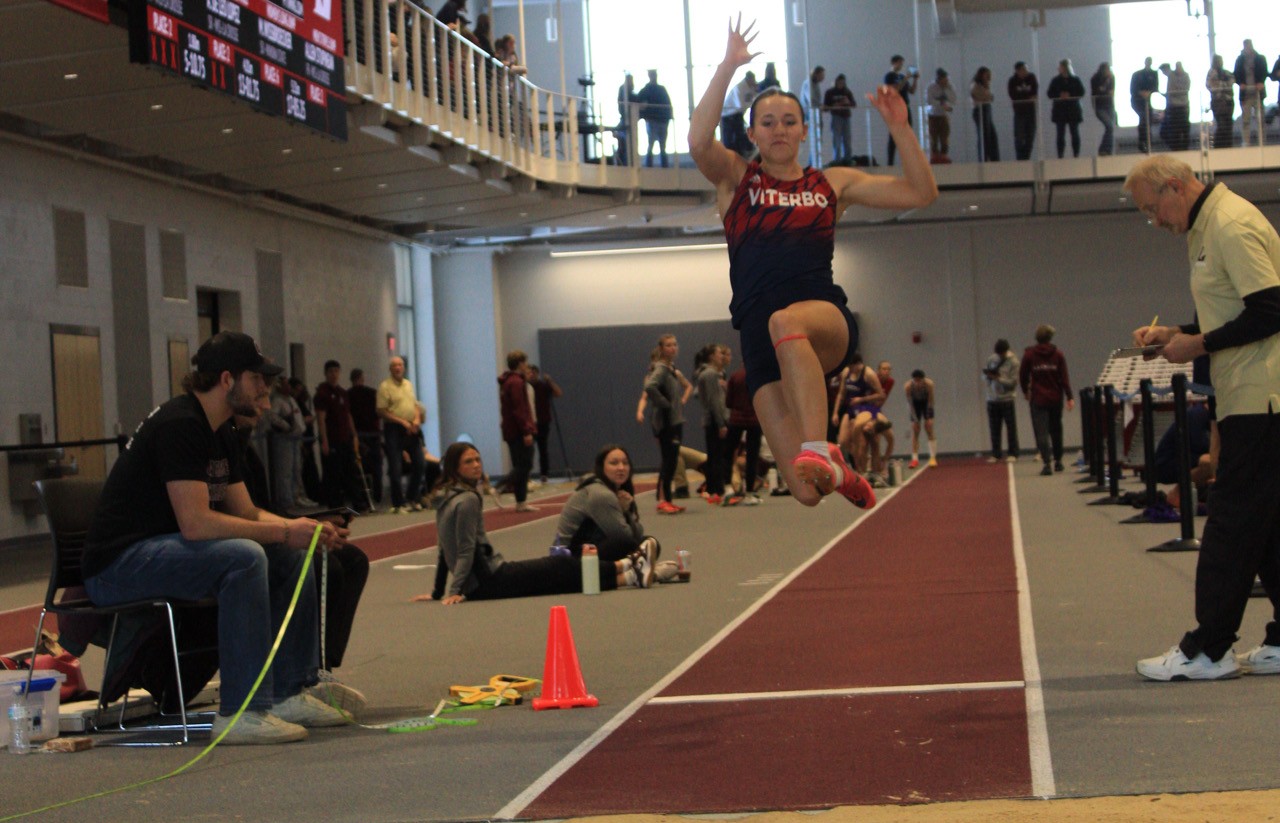 Avery Poppe Named Field Athlete of the Week After Record-Breaking Performance