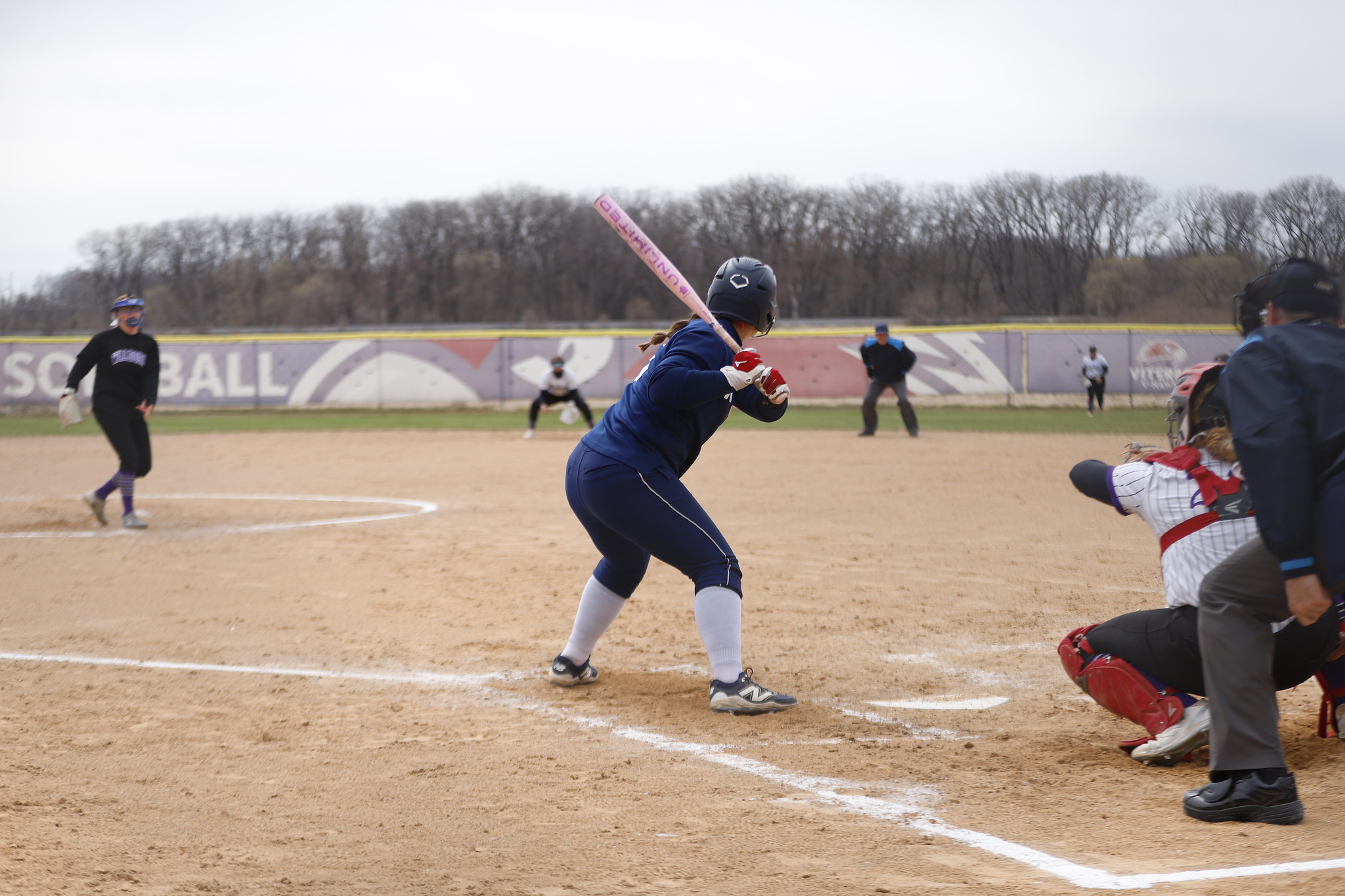 V-Hawks Collect Pair of Conference Wins on the Road