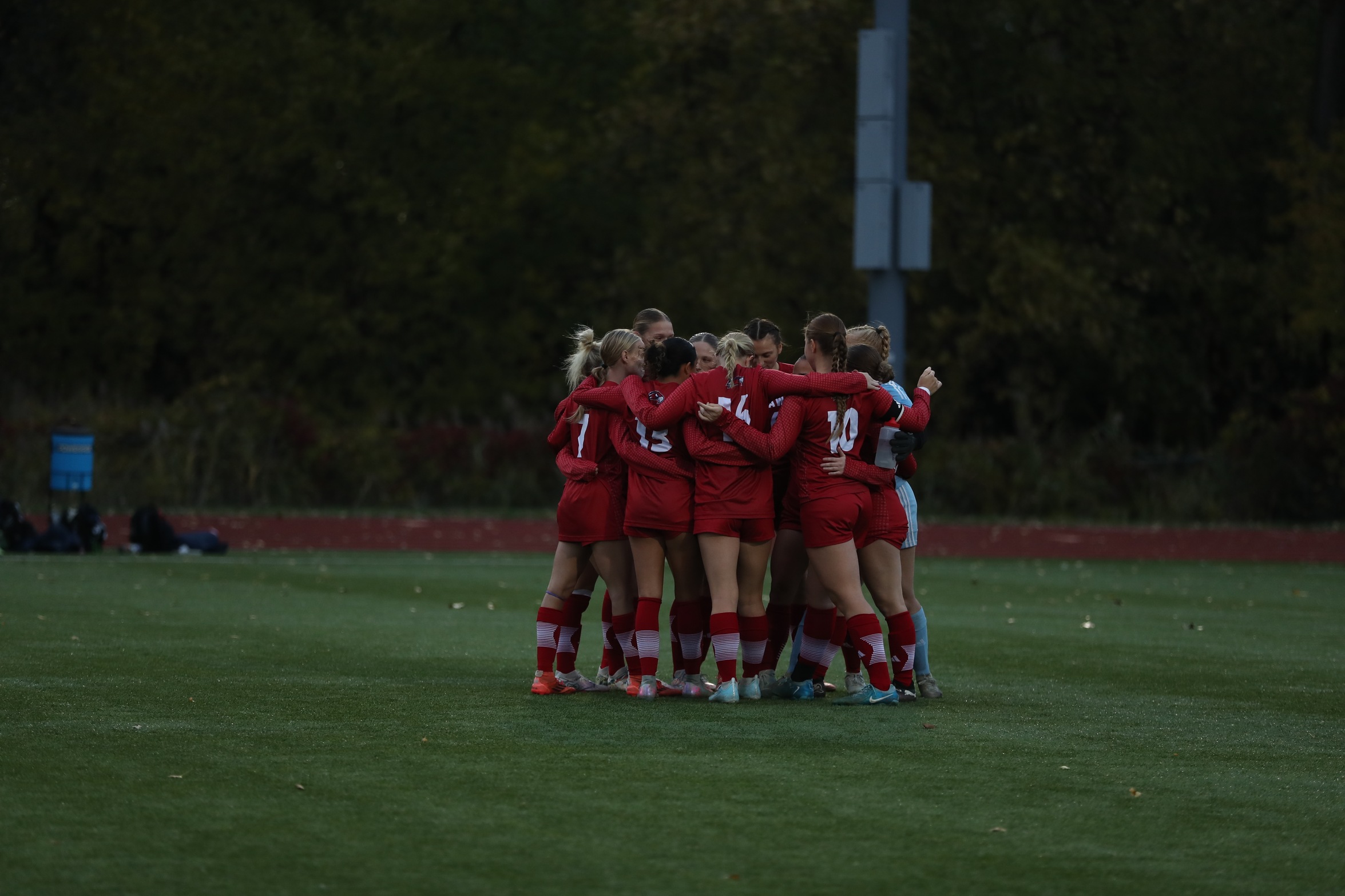 V-Hawks win on the road to close out CCAC play