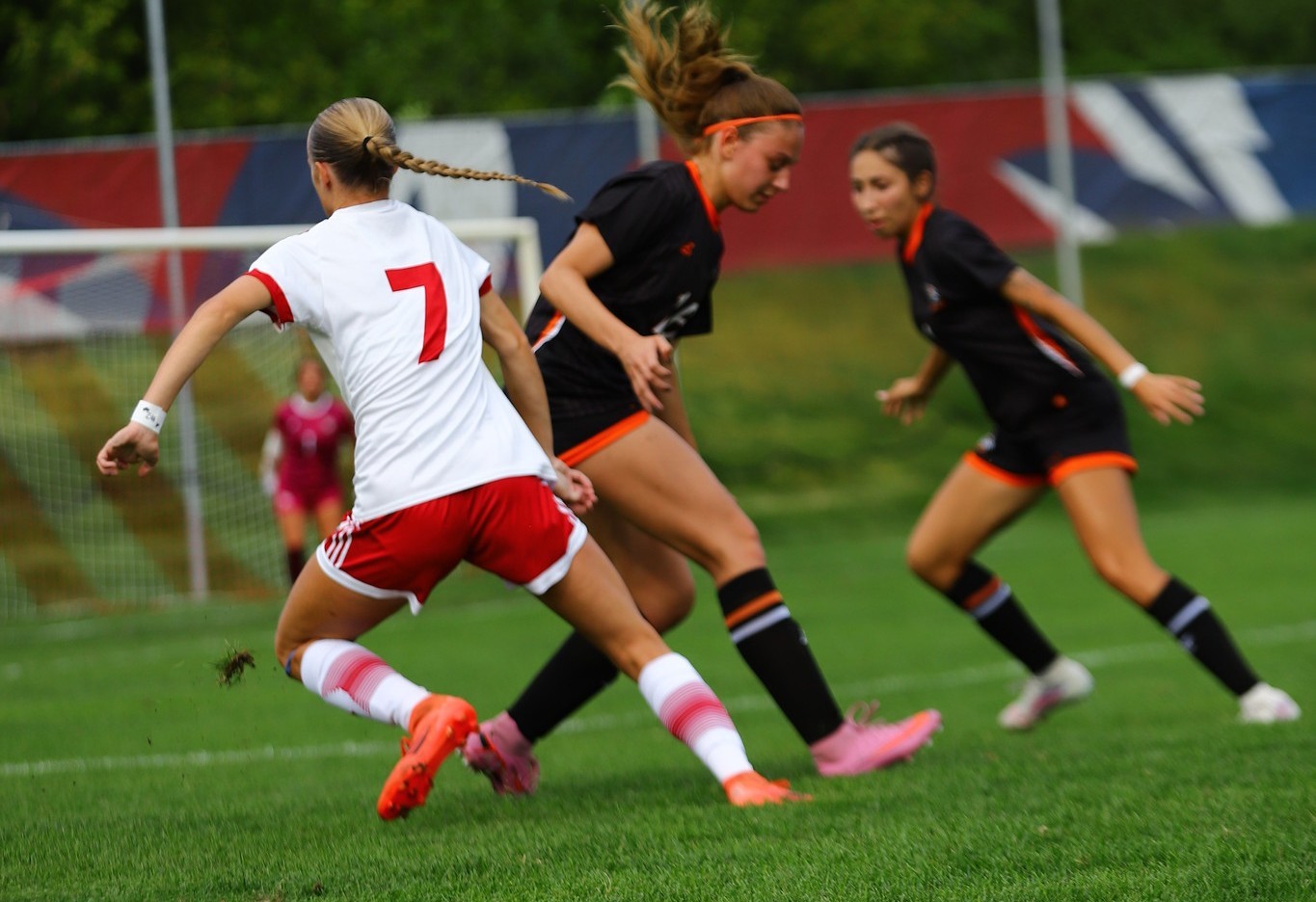 V-Hawks Continue Unbeaten Conference Streak